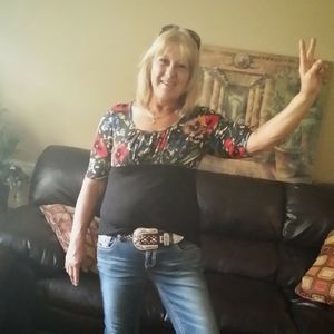 Meet your Posher, Debbie